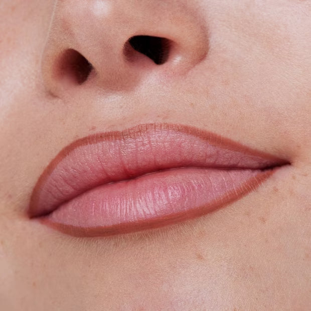 Essence 8H Matte Comfort Lipliner 01 Cinnamon Spice Essence 8H Matte Comfort Lipliner 01 Cinnamon Spice